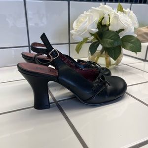 Cute and comfortable Mudd black heels with bow size 7